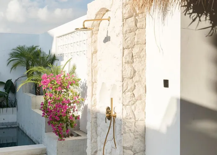 Cosmo - By Yolla Hospitality Villa