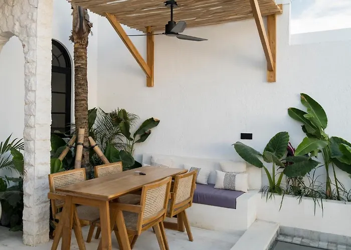 Cosmo - By Yolla Hospitality Villa *