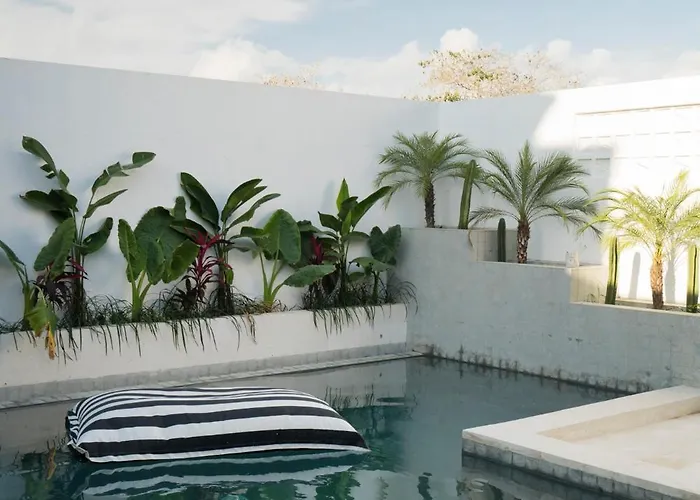 Cosmo - By Yolla Hospitality Villa